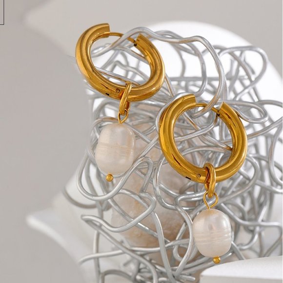 ^NEW 18K Gold Plated Fresh Pearl Drop Round Hoop Earrings - Picture 8 of 9